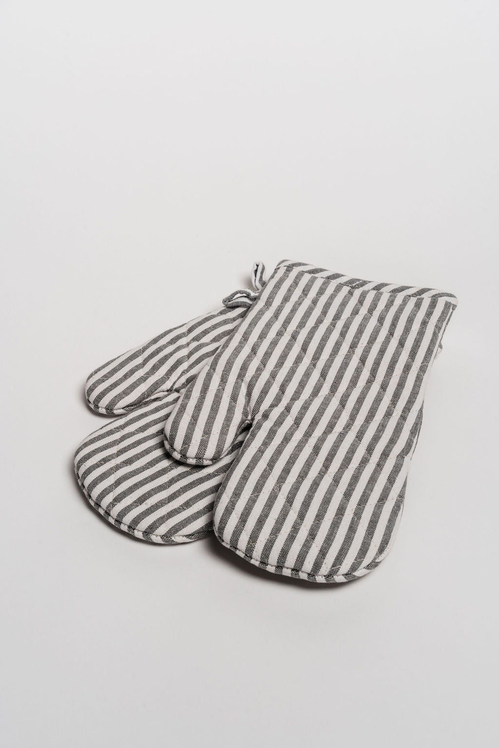BISTRO STRIPE-OVEN MITTS-SET OF 2