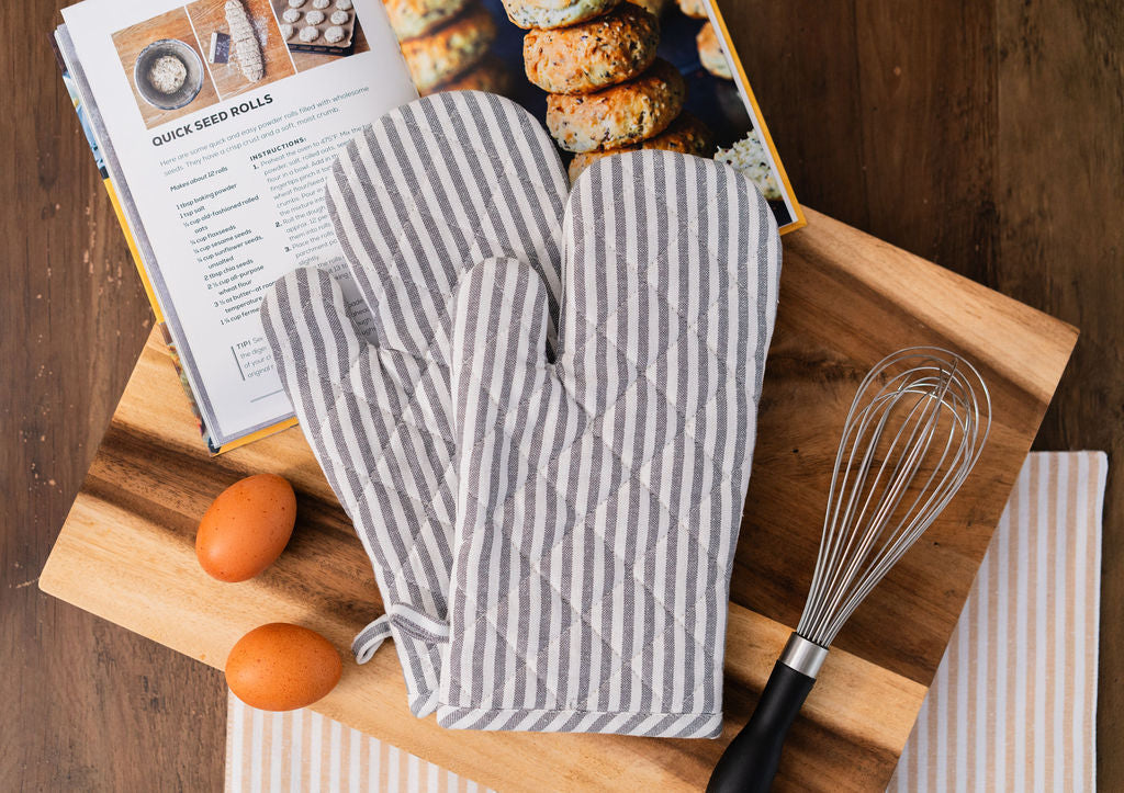 BISTRO STRIPE-OVEN MITTS-SET OF 2