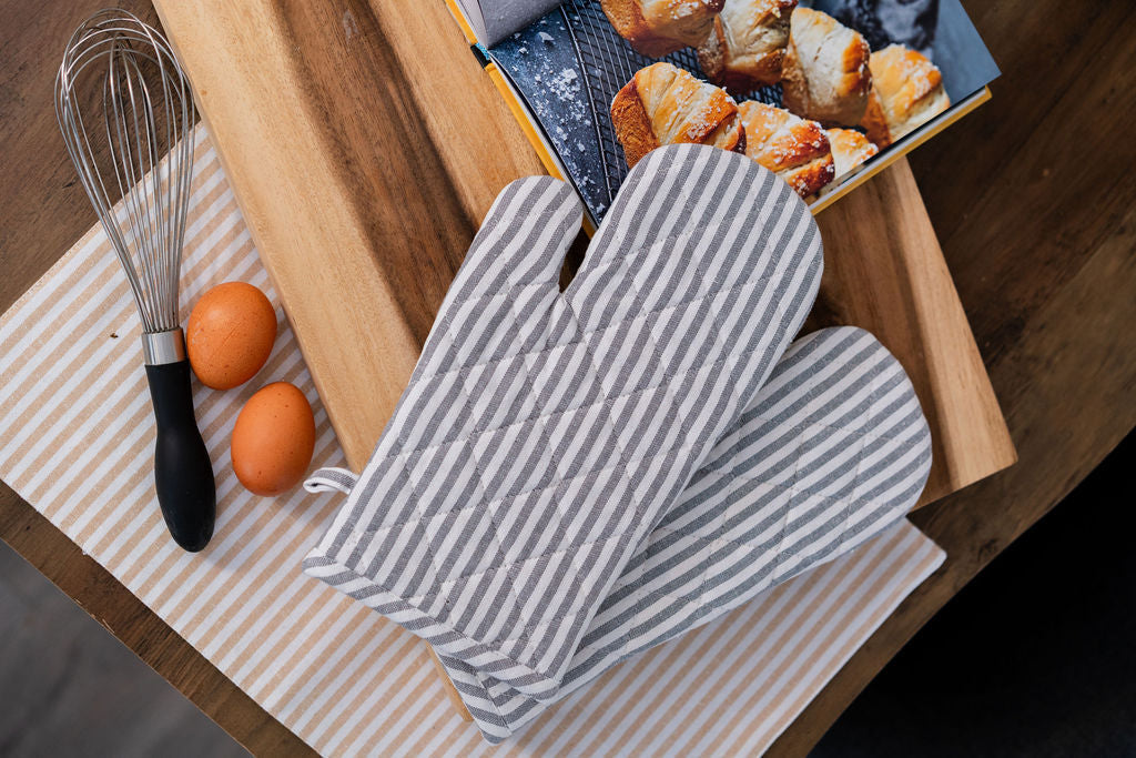 BISTRO STRIPE-OVEN MITTS-SET OF 2