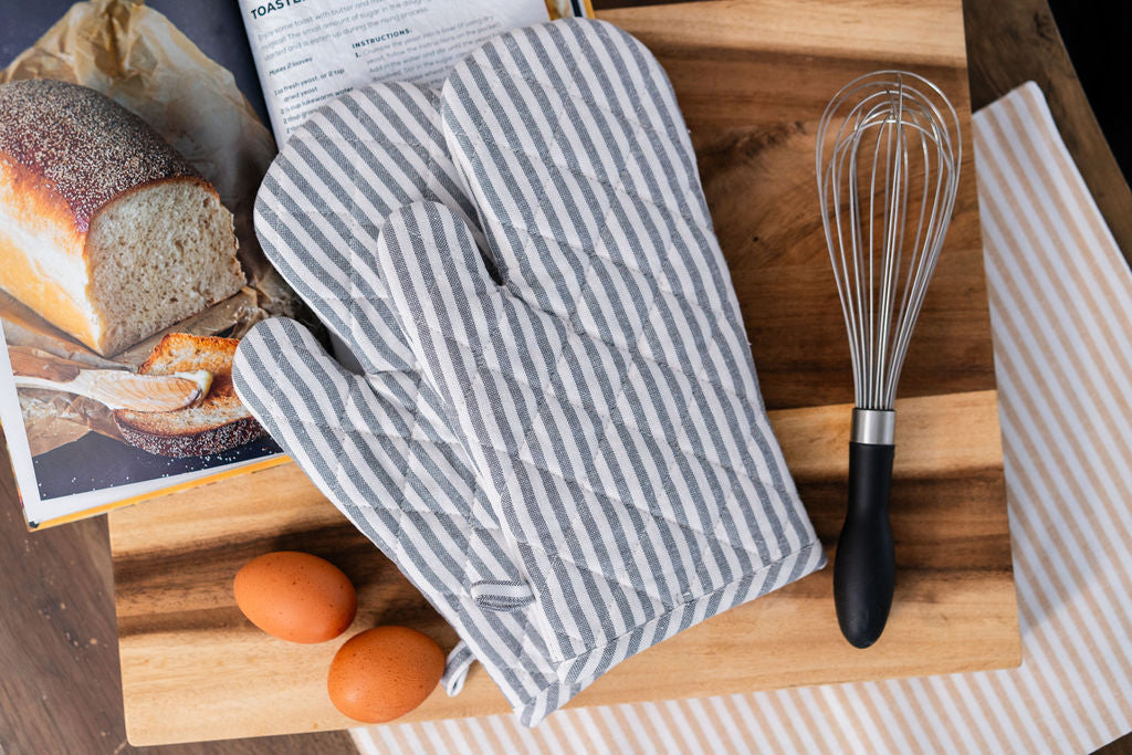 BISTRO STRIPE-OVEN MITTS-SET OF 2
