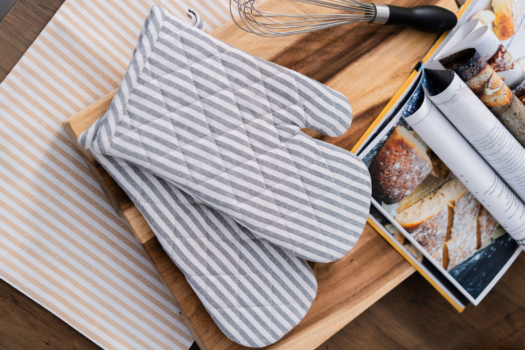 BISTRO STRIPE-OVEN MITTS-SET OF 2