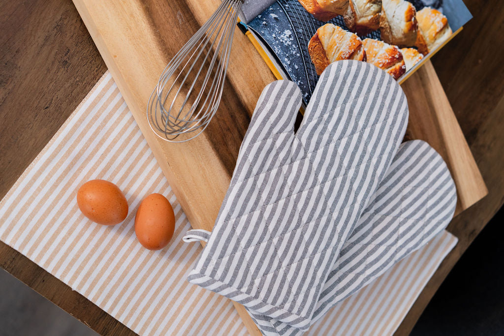 BISTRO STRIPE-OVEN MITTS-SET OF 2