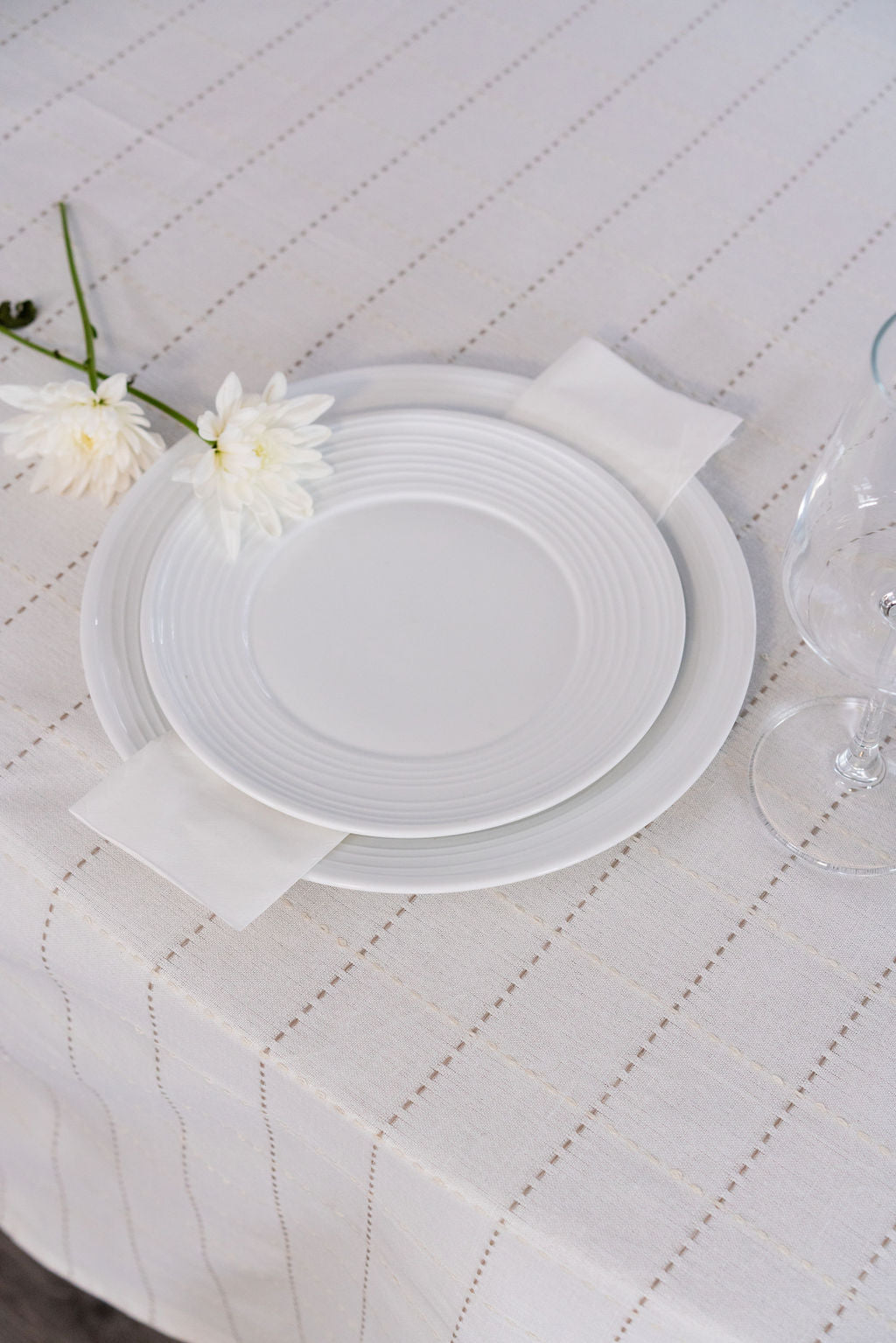 STITCHES-TABLE CLOTH