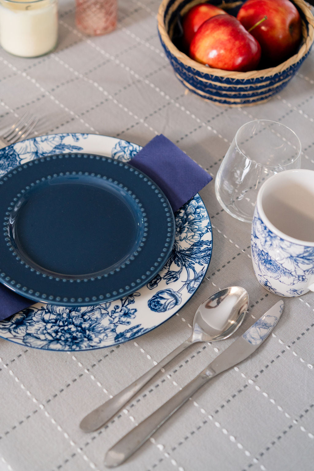 STITCHES-TABLE CLOTH