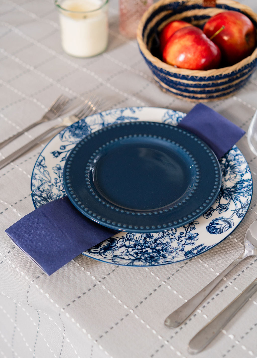 STITCHES-TABLE CLOTH