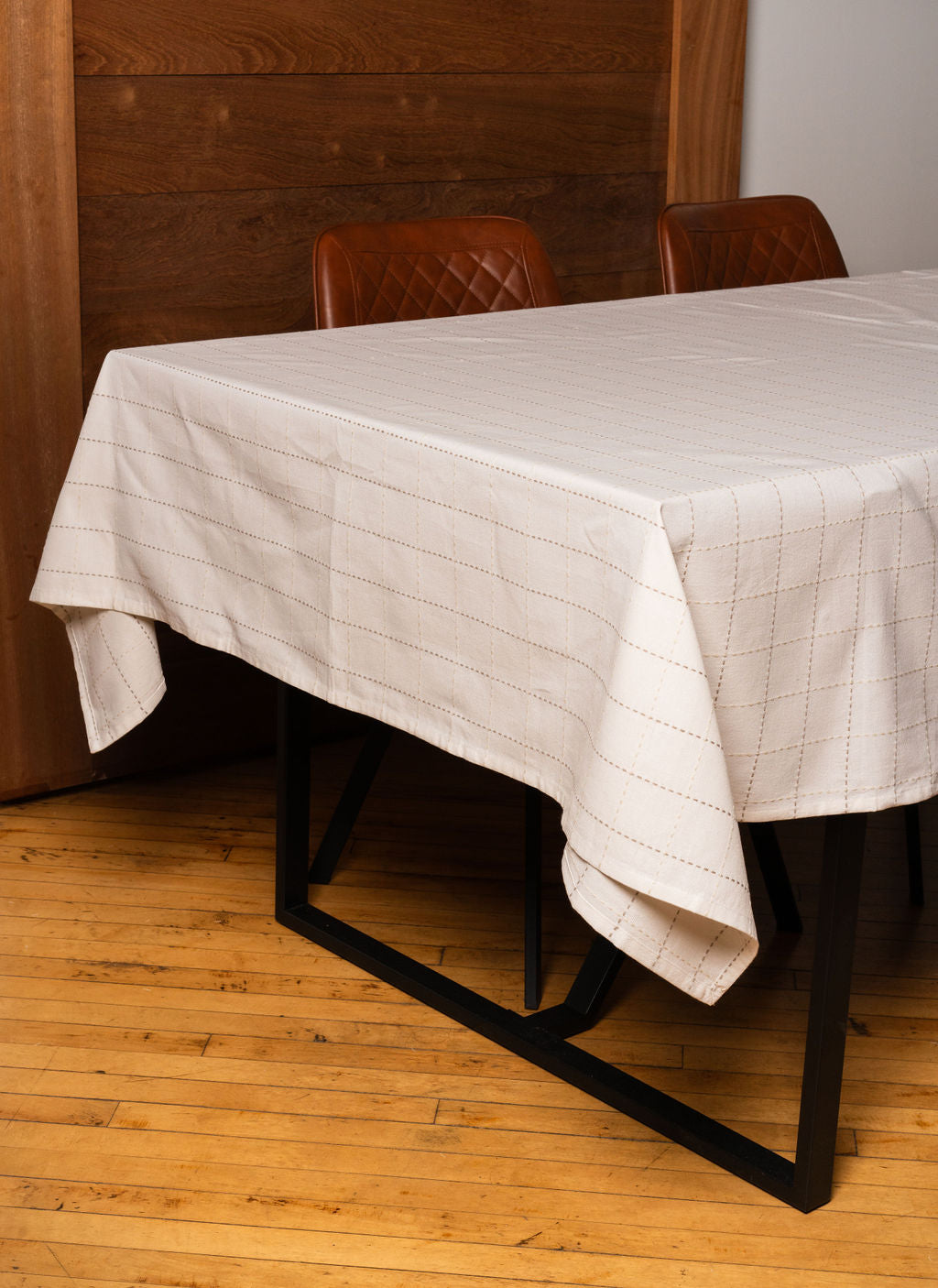 STITCHES-TABLE CLOTH