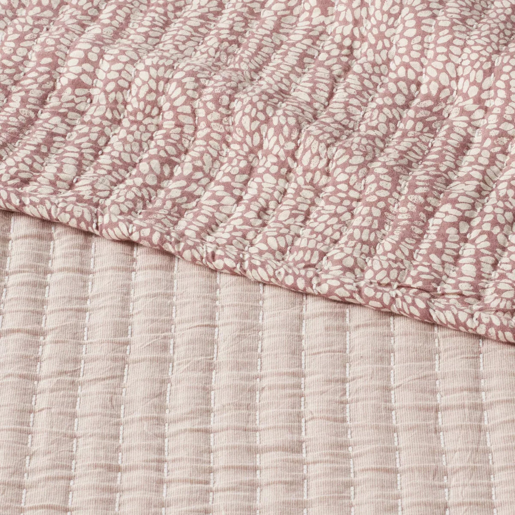 Full/Queen Reversible Matelasse Swirl Quilt - Threshold