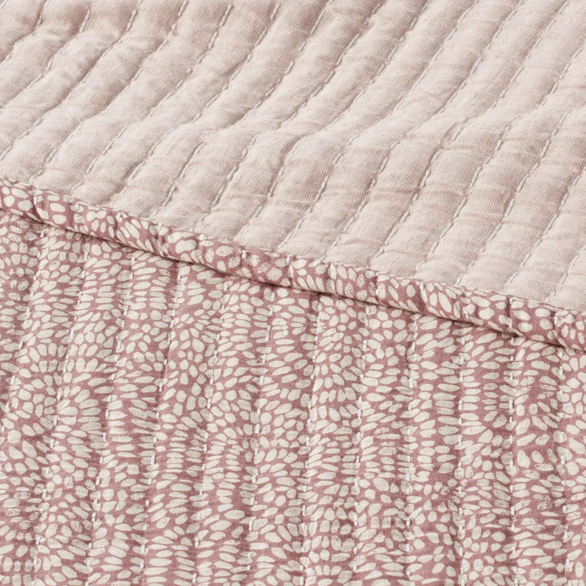 Full/Queen Reversible Matelasse Swirl Quilt - Threshold