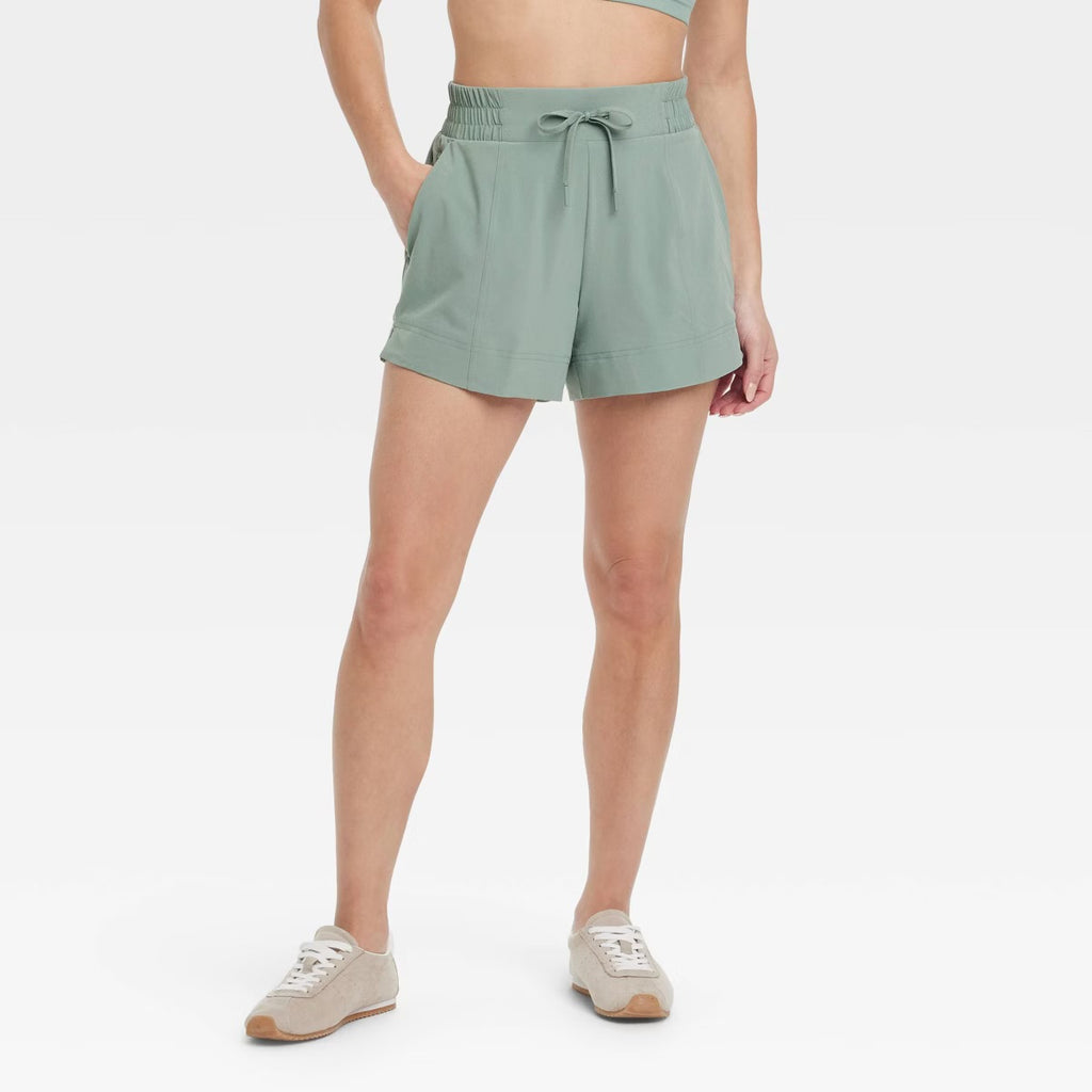 Medium Women's Woven Mid-Rise Shorts 4" - All In Motion