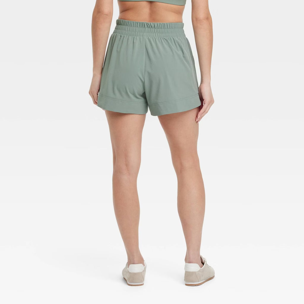 Medium Women's Woven Mid-Rise Shorts 4" - All In Motion