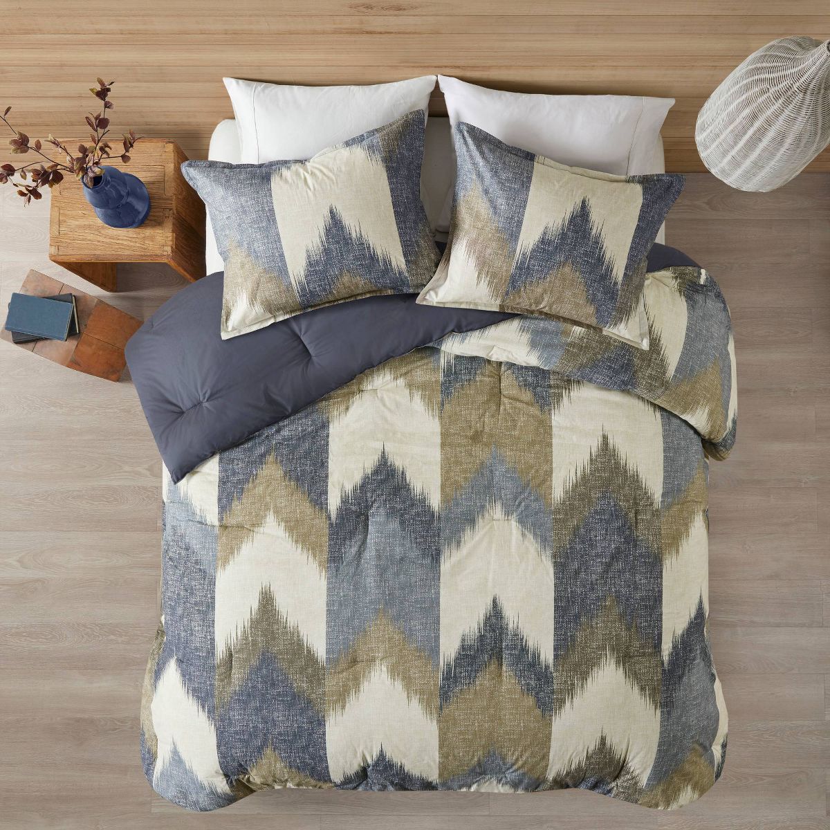 INKIVY Alpine Reversible King Chevron Navy KingCalifornia King