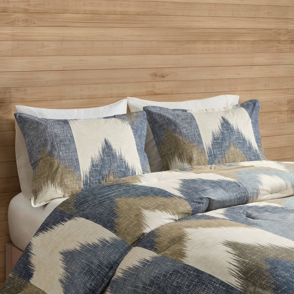 INKIVY Alpine Reversible King Chevron Navy KingCalifornia King