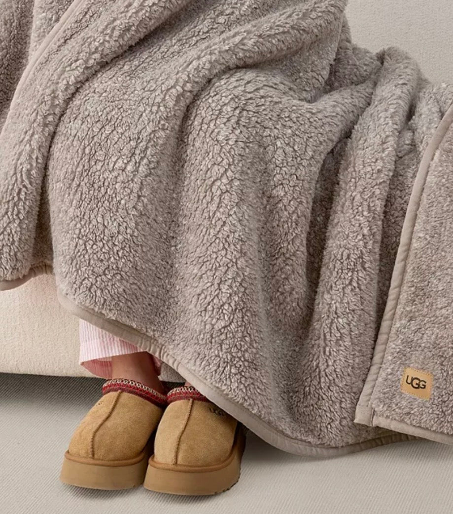 UGG Classic UGG Fluff Throw, 50 x Fawn Throw