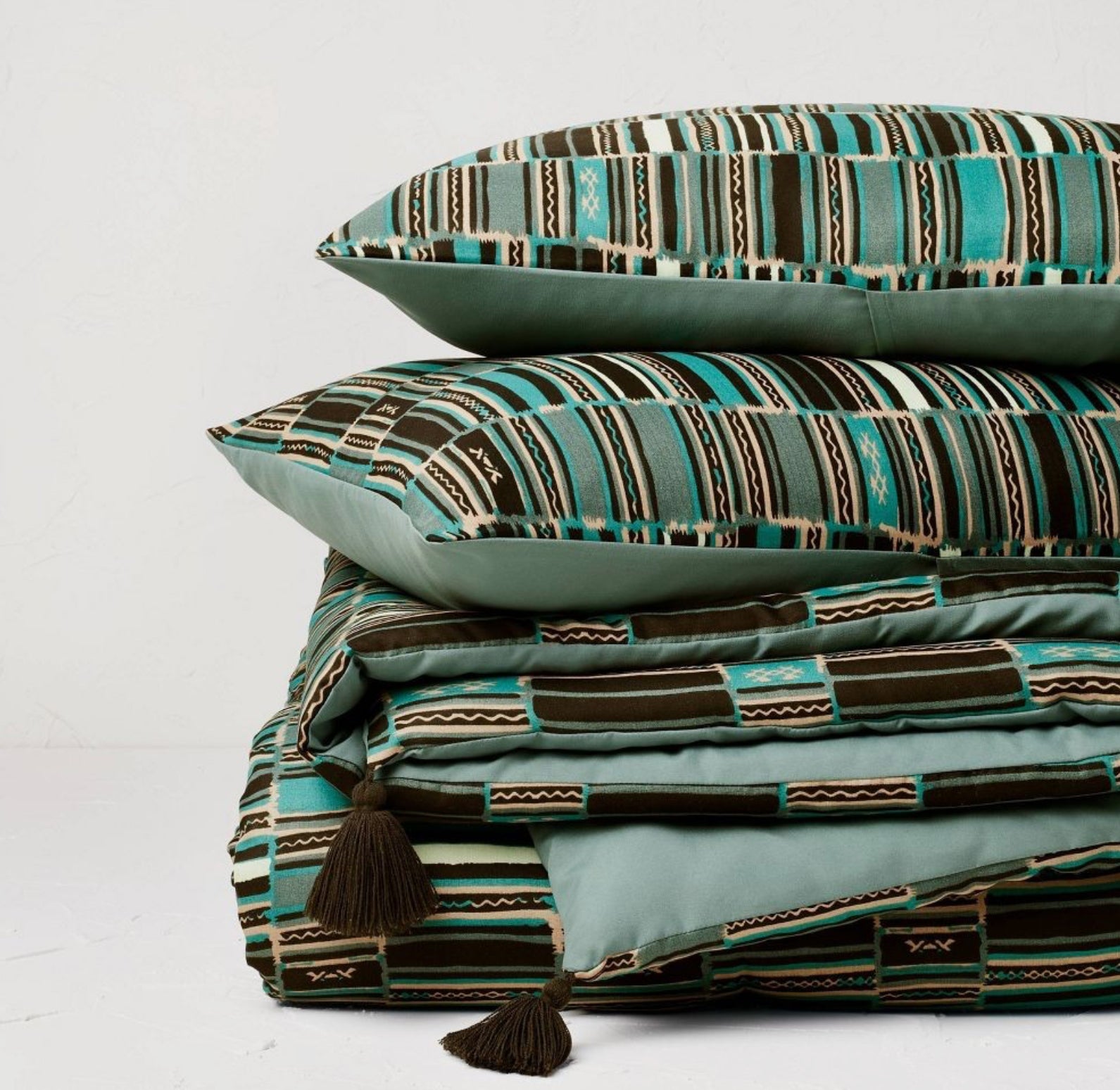 King Jungalow Sun in the Water Comforter & Sham Set