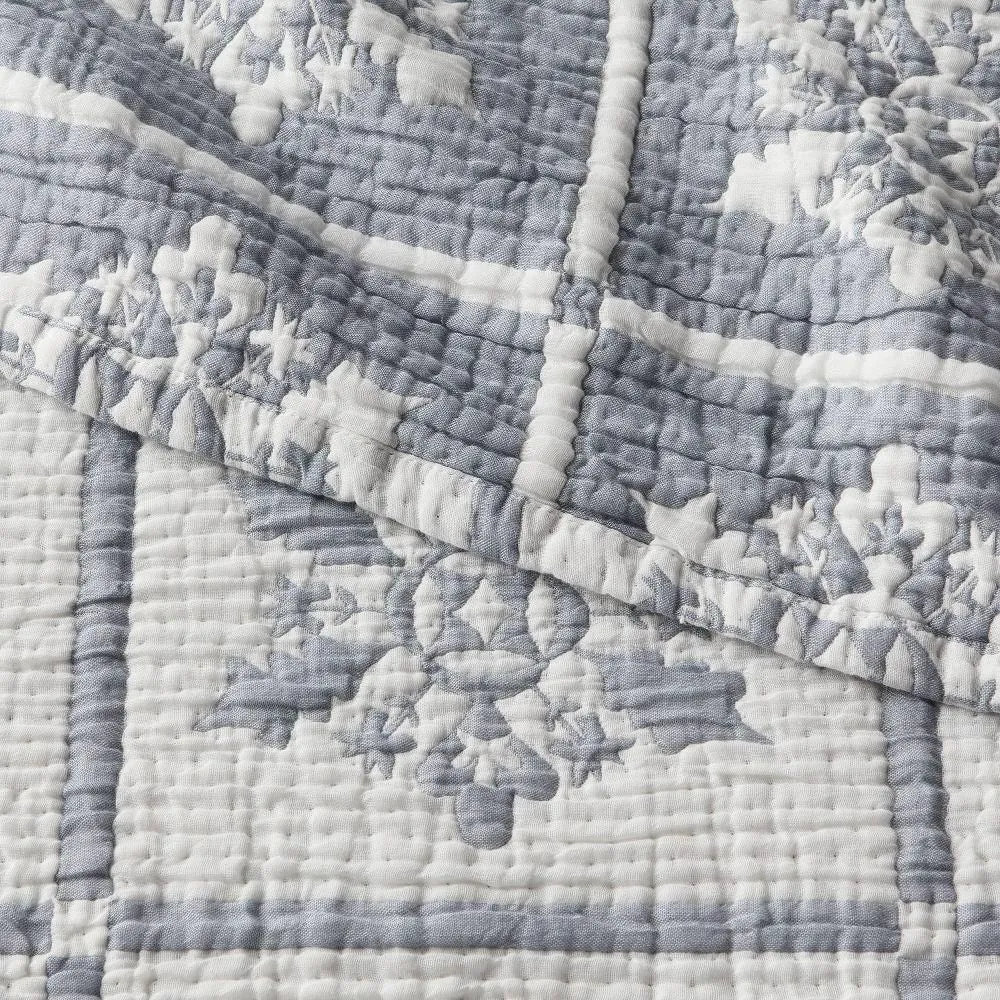 Full/Queen Matelasse Christmas Quilt Set Snowflake - Threshold