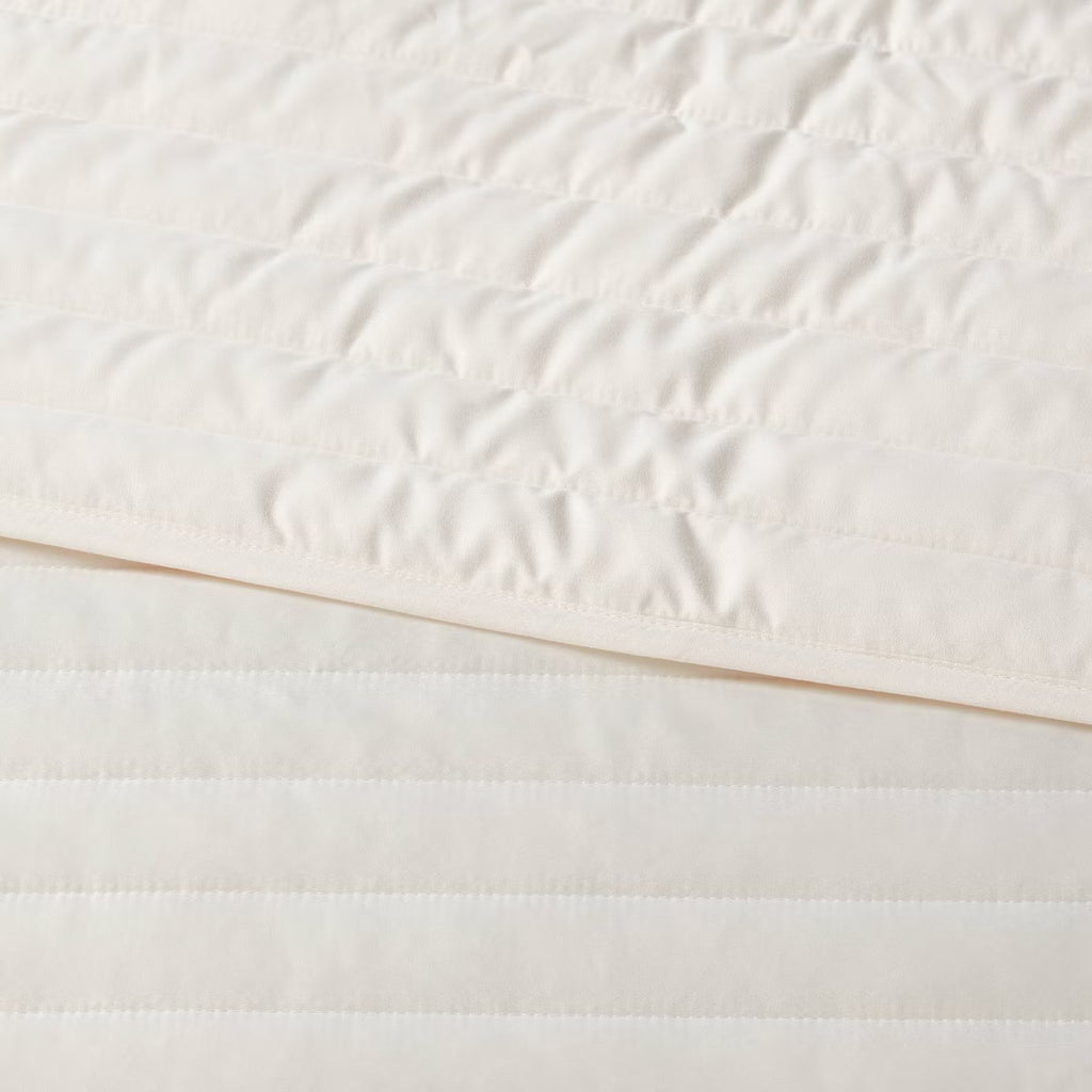 Twin/Twin Extra Long Satin Quilt Ivory - Room Essentials