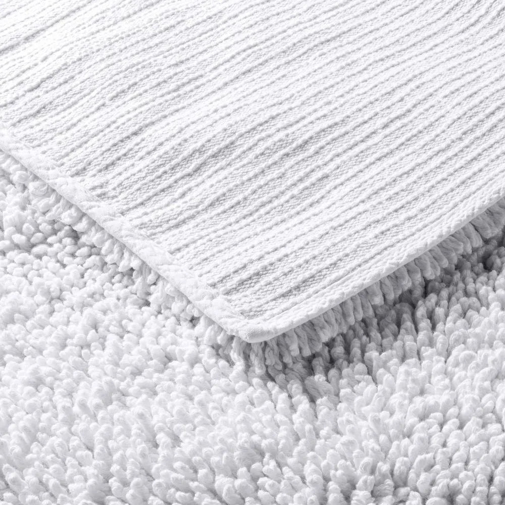 24"x40" Looped Bath Rug White - Casaluna
