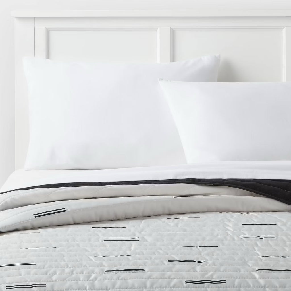 Full/Queen Satin Quilt White/Black - Room Essentials
