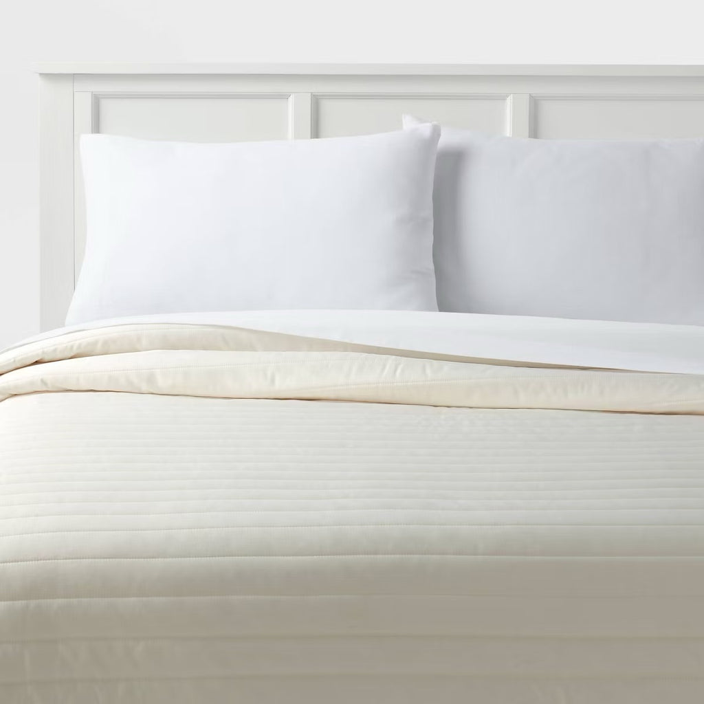 Full/Queen Satin Quilt Ivory - Room Essentials