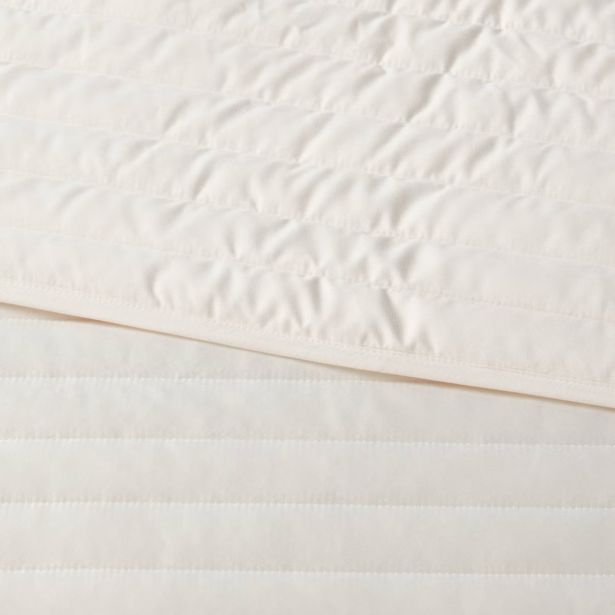Full/Queen Satin Quilt Ivory - Room Essentials