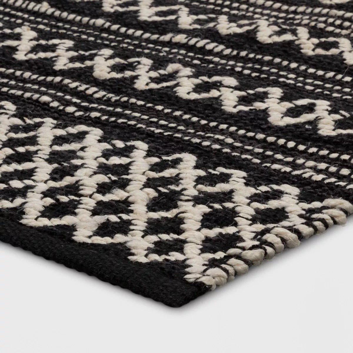 2'x3' Handloom Mixed Fibre Rug Black/White - Threshold