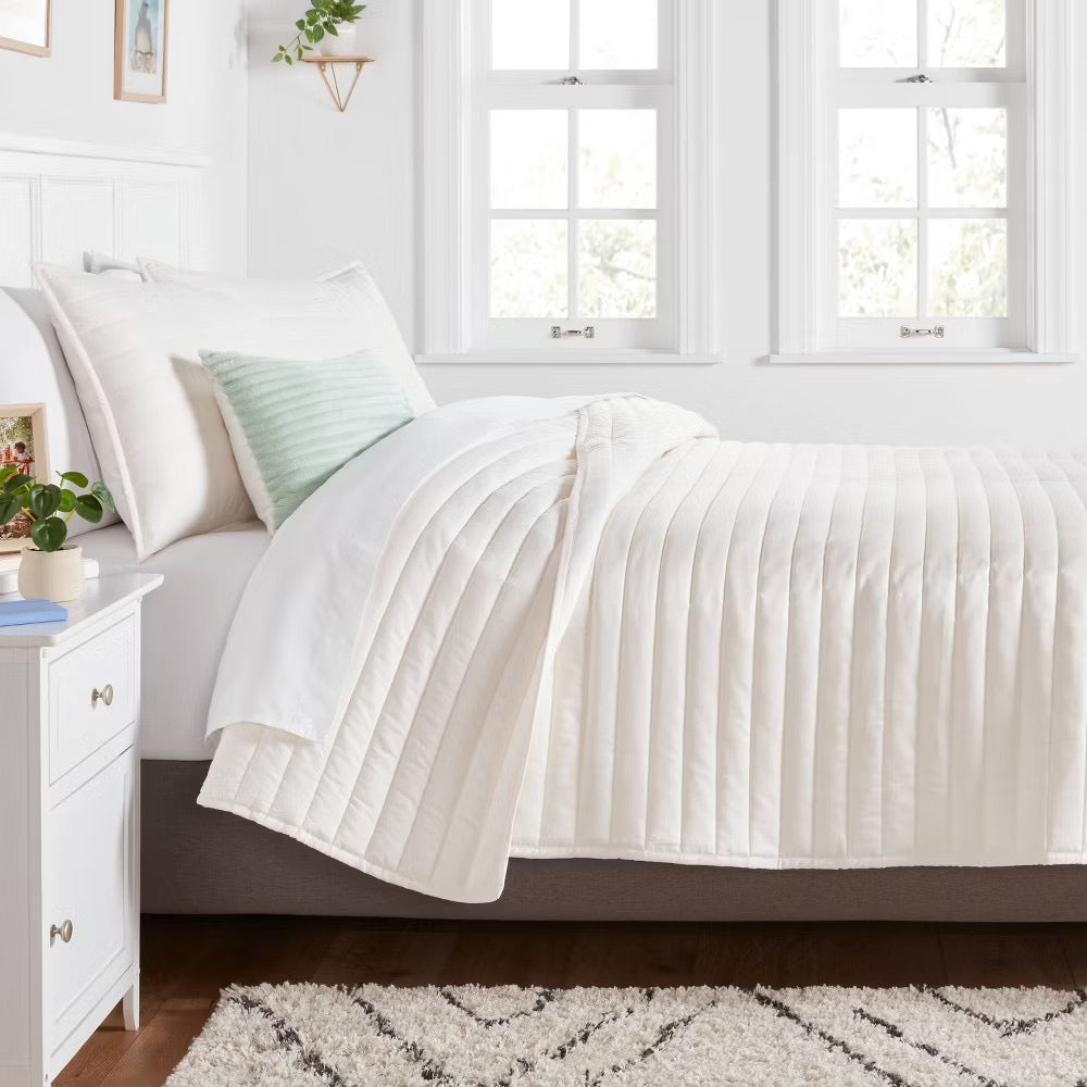 King Satin Quilt Ivory - Room Essentials