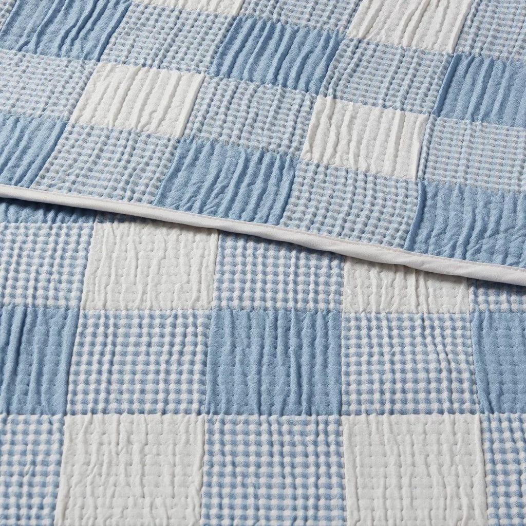 Full/Queen Matelasse Quilt Light Blue - Room Essentials