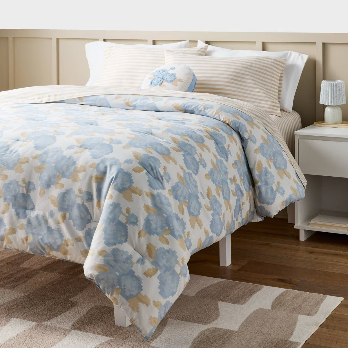 Full/Queen Microfiber Comforter Reversible Light Blue Floral - Room Essentials